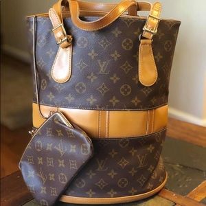 Authentic Louis Vuitton Bucket Gm with Pouch